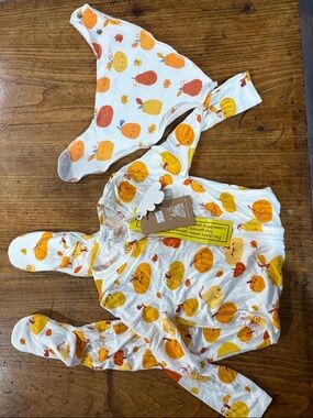 Angel Dear Baby One-Piece with Pumpkin Print - White/Orange & Bib